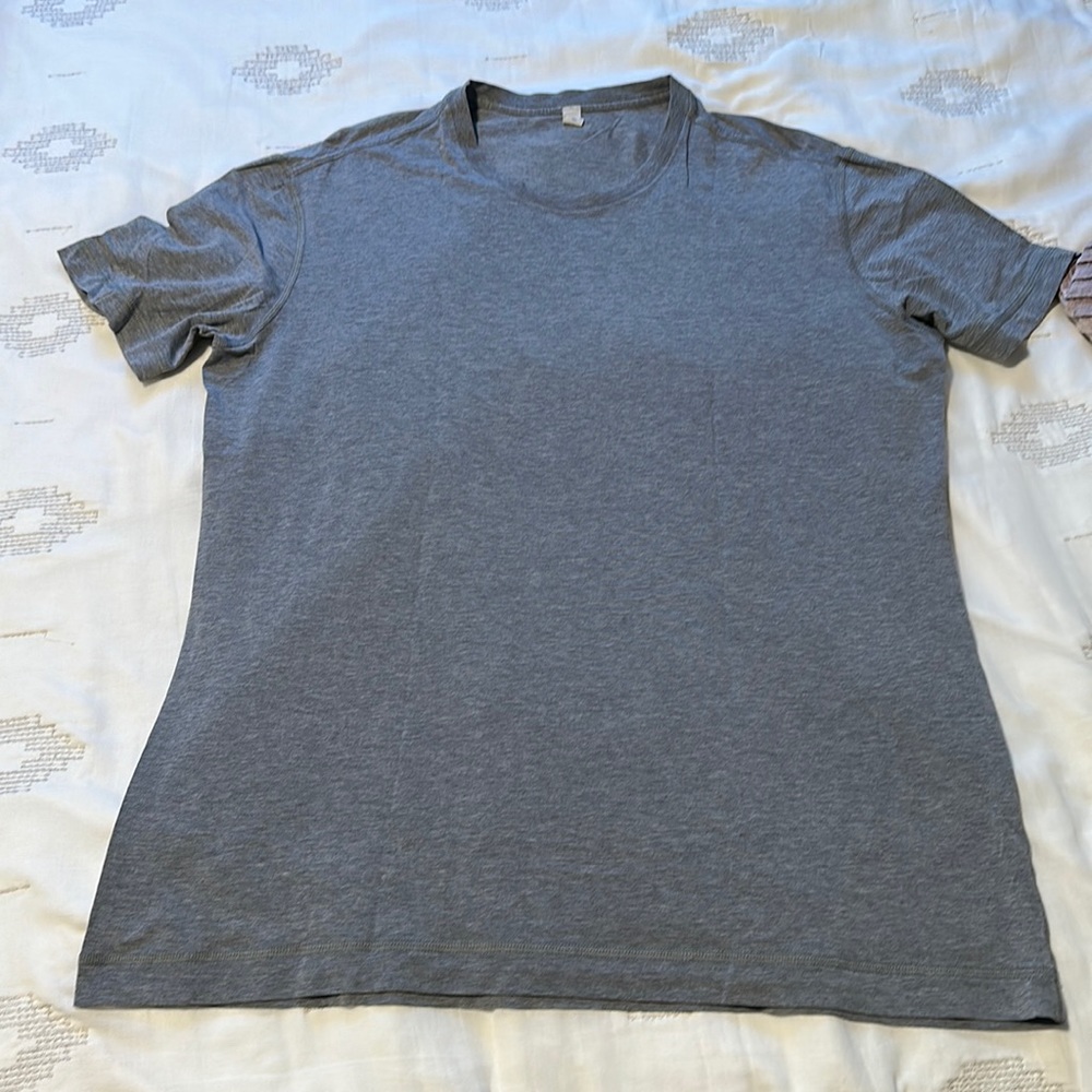 Lululemon tee shirt